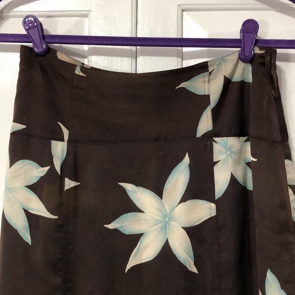 Anne Klein Dark Brown Silk Flowy Skirt w/Lillies - Picture 2 of 15